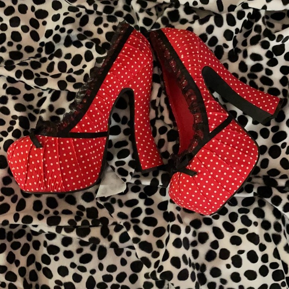 Size 8 - Super Cute Red and White Polka-dotted Platform Shoes - Picture 2 of 9